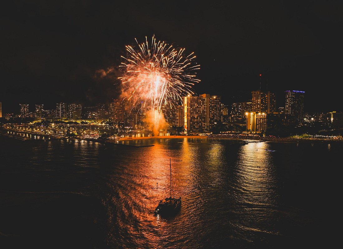 The Friday Night Fireworks Cruise - Waikiki